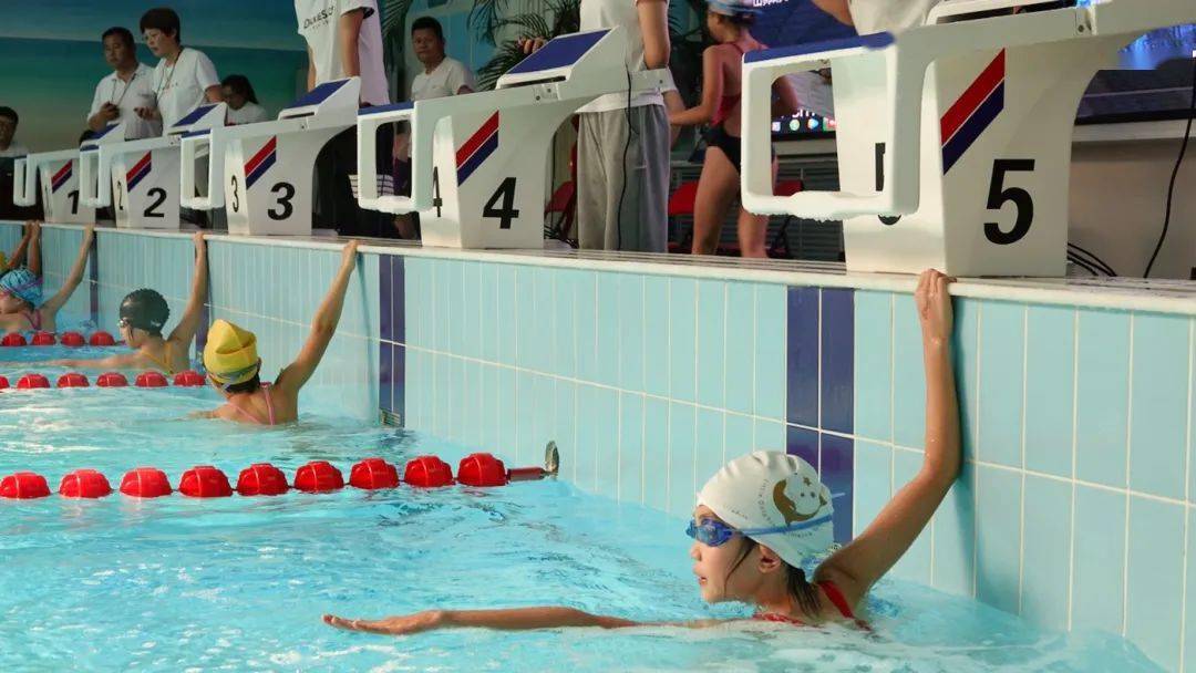 开云中国平台 -游泳邀请赛，荆楚海豚队与姑苏铁骑队逆转，体能对抗拉满！团队防守值得称道(烽火铁骑海豚第几集被发现的)