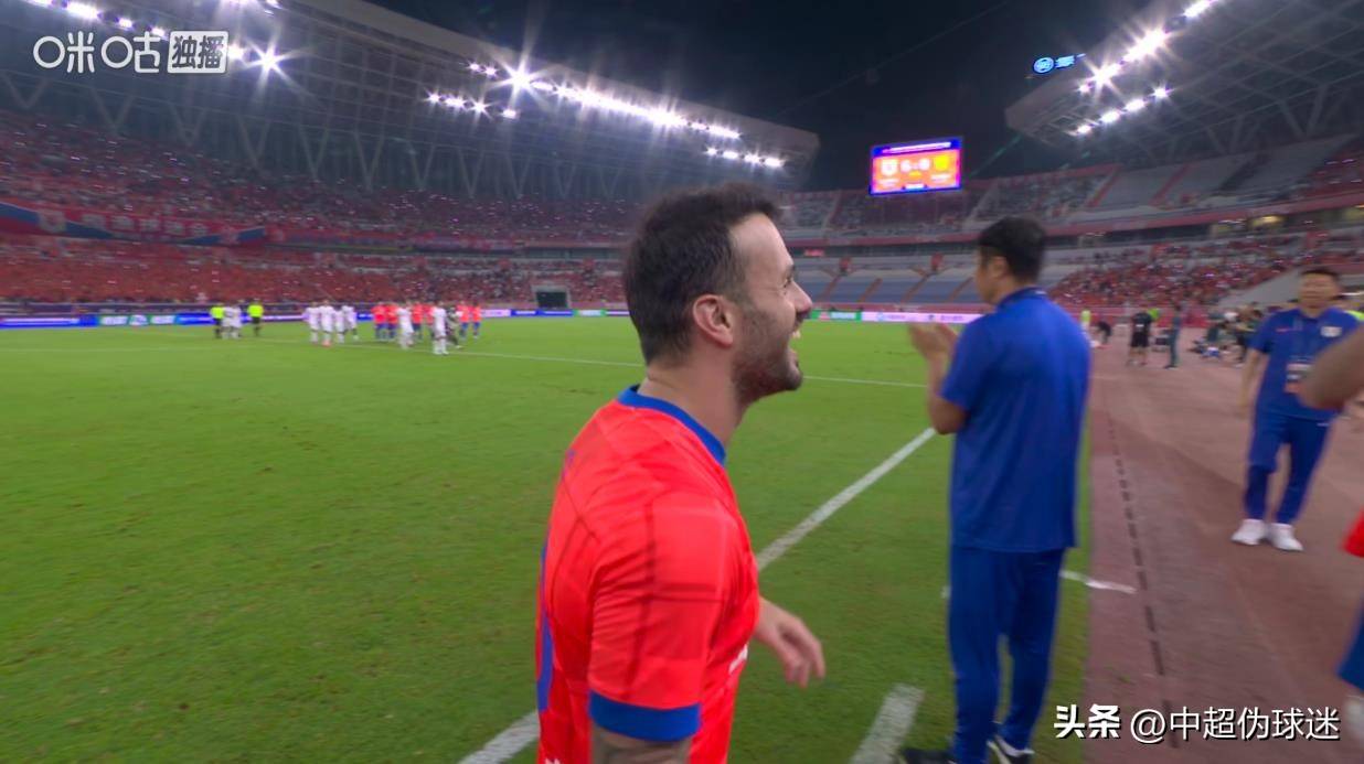 开云中国平台 - 赛地聚焦——中超官宣日热度飙升；巴塞罗那篮球队官宣签约；态度坚定；细节决定成败