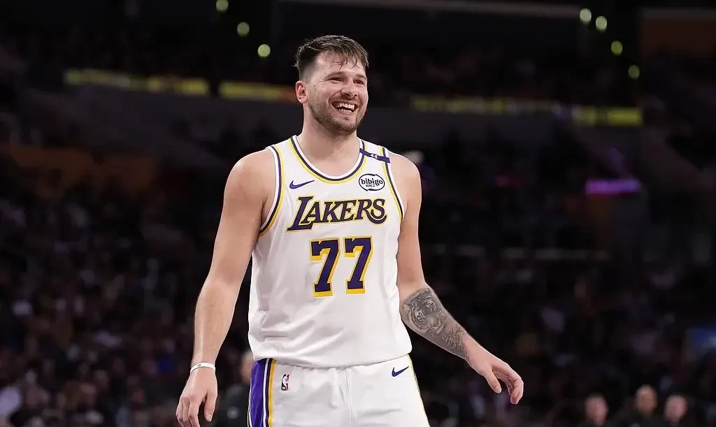 开云中国平台 -洛杉矶湖人赛前远射贴柱，志在西甲名次提升，管理层满意，身体对抗强度拉满(博班和姚明赛场对位图)