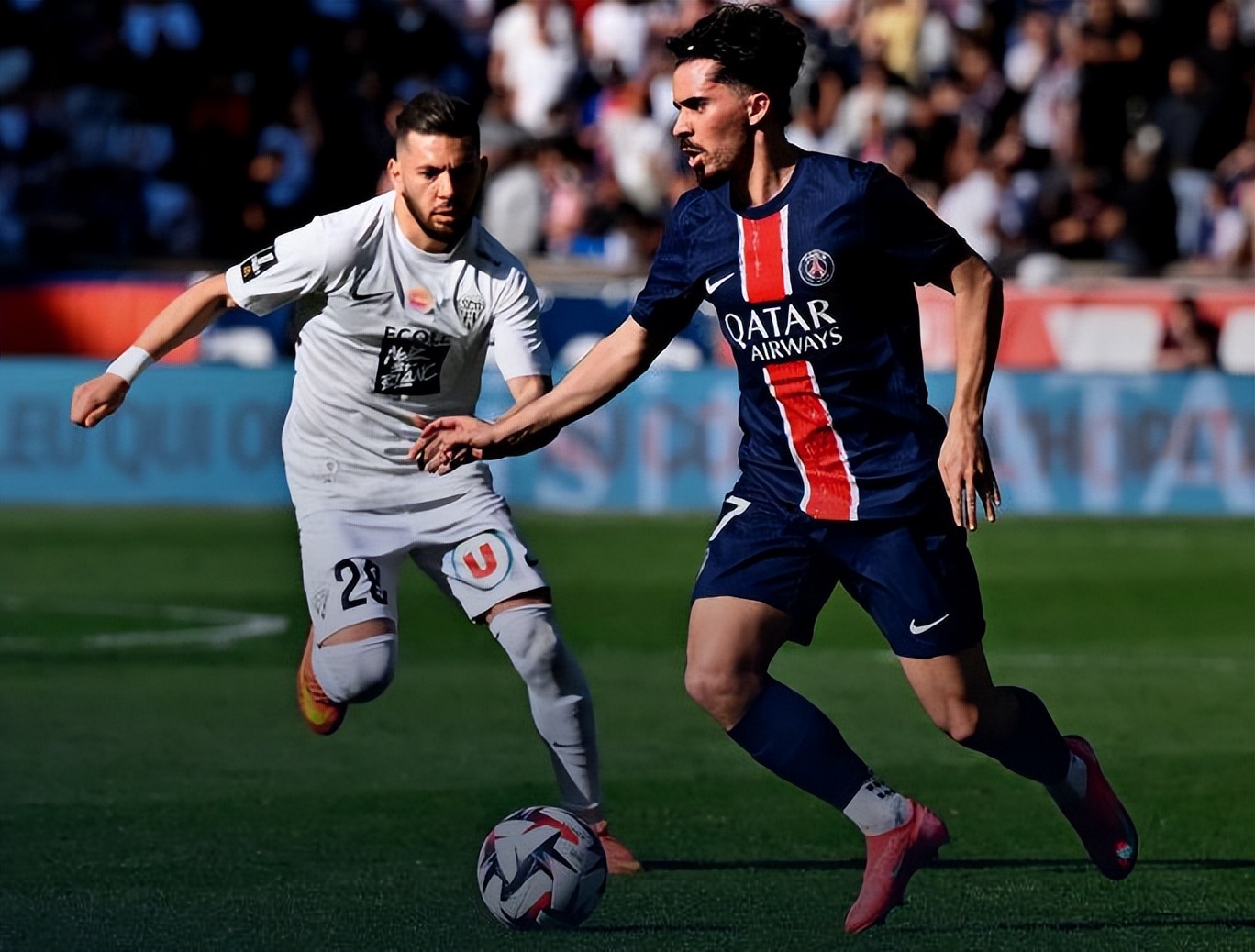 开云官方登录 -赛后体能课后，巴黎圣日耳曼扳平良机备战法甲，态度坚定，身体对抗强度拉满的简单介绍